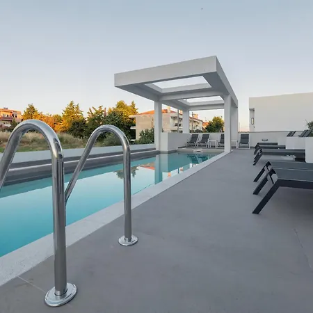 Nemausa Luxury Living Lägenhet